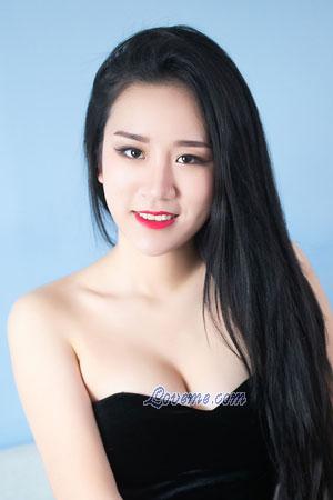 215163 - Selena Age: 24 - China