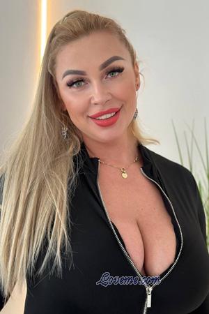 223104 - Viktoriia Age: 41 - Ukraine